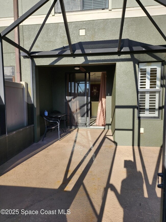 Building Photo - 708 Ventura Dr