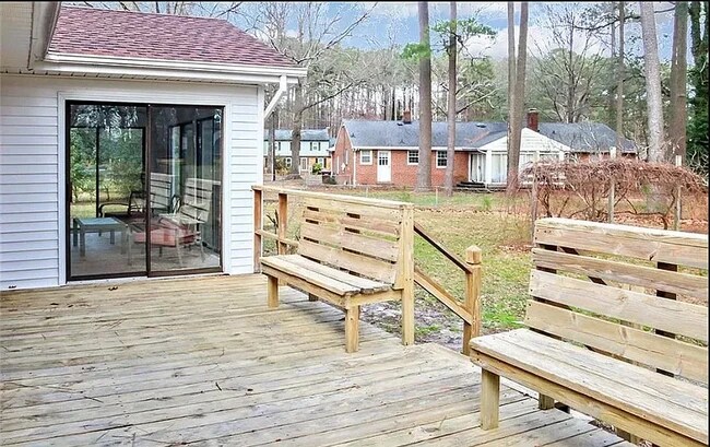 Building Photo - 205 Woodford Dr