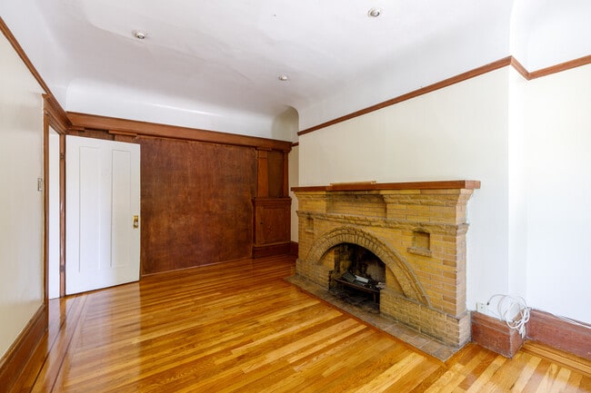 Building Photo - 2840 Bryant St