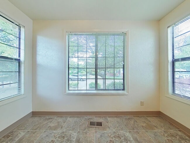 Building Photo - WINTER SPECIAL ~ $1,105  OFF FIRST MONTH RENT