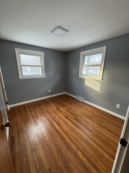 Bedroom (3rd largest) - 206 Longmeadow Dr