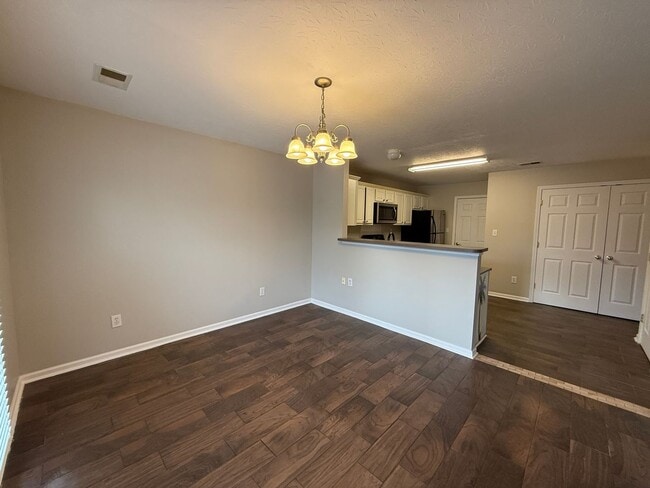 Building Photo - 568 Wellington Gardens Dr