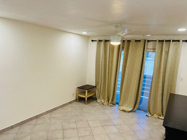 Building Photo - 371 SW 8th St