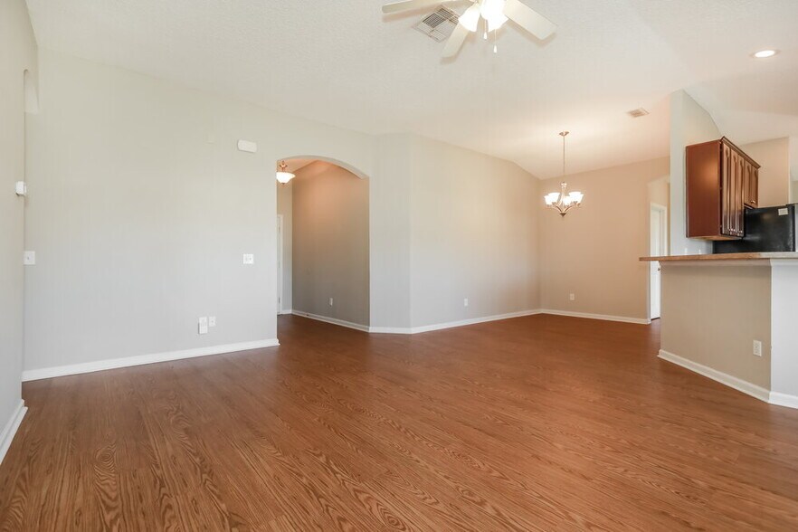 Building Photo - 1716 Hollow Glen Dr