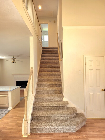 Stairs - 12607 Alderwood Dr