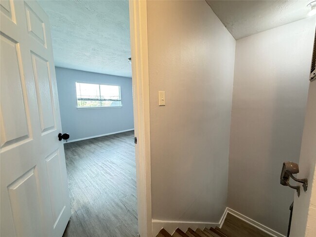 Building Photo - 11545 Beechnut St