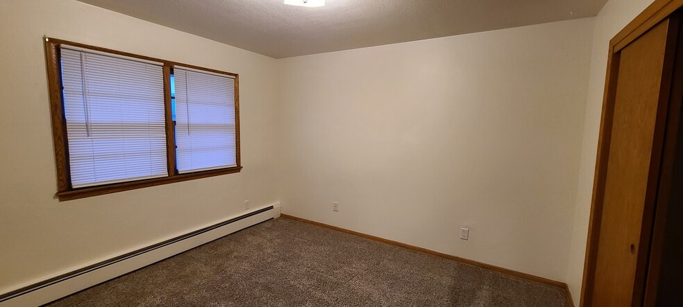 Building Photo - 4715 University Ave NE