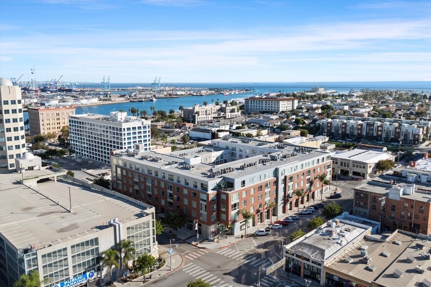 Building Photo - 285 W 6th St