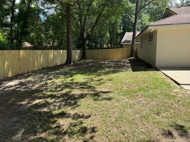 Building Photo - 104 Comanche Dr