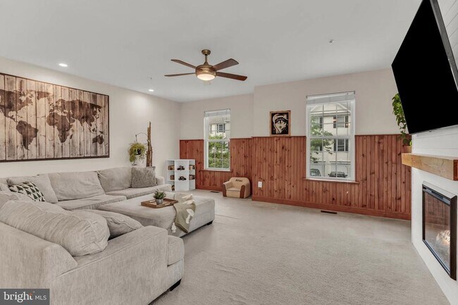Building Photo - 2152 Millhaven Dr
