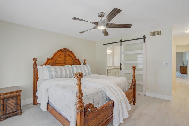 Building Photo - 584 SE 20th Ave