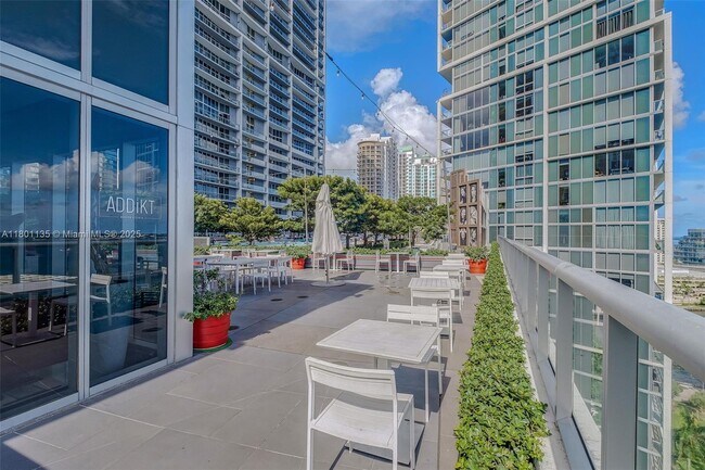 Building Photo - 495 Brickell Ave