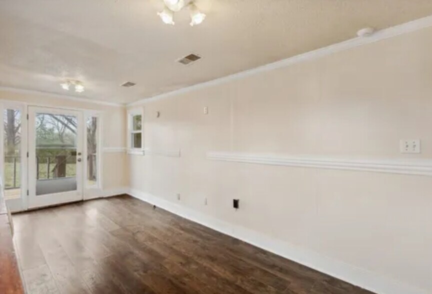 Building Photo - 8457 E Kerrville Rosemark Rd