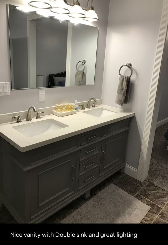 Building Photo - Experience the Lofts Collective