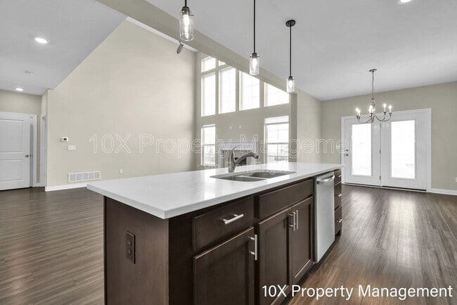 Building Photo - 592 Courtright Dr