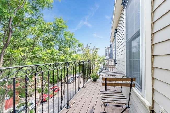 Building Photo - 601 E Broadway