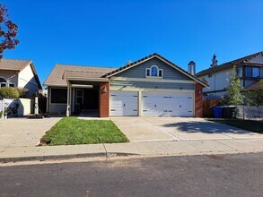 Building Photo - 143 Buttercup Cir
