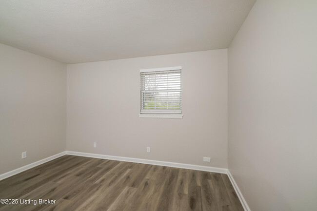 Building Photo - 5414 Robinwood Rd