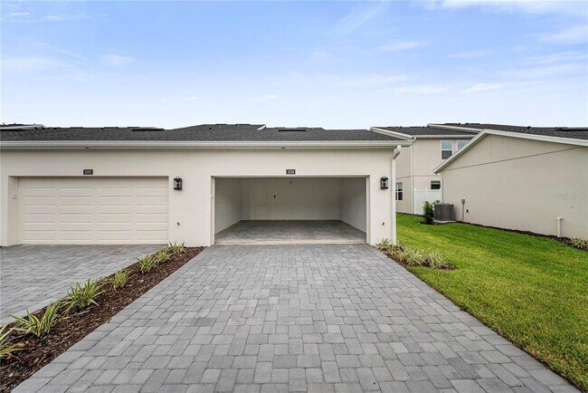 Building Photo - 1856 Crowncrest Dr