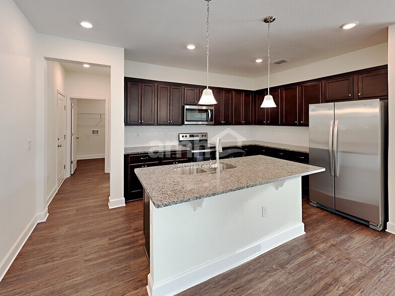 Building Photo - 5909 Hampton Creek Rd