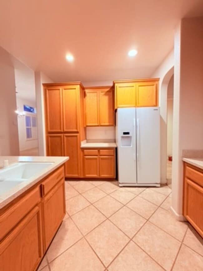 Building Photo - Bright & Spacious 4BD/3BA Home with Downstairs Bed/Bath in Elk Grove