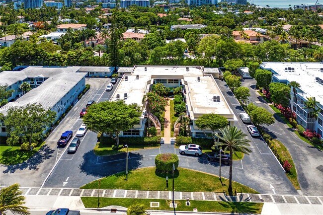 Building Photo - 9940 Collins Ave