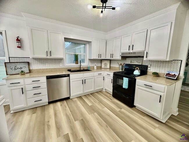 Building Photo - 2800 S Estates Rd