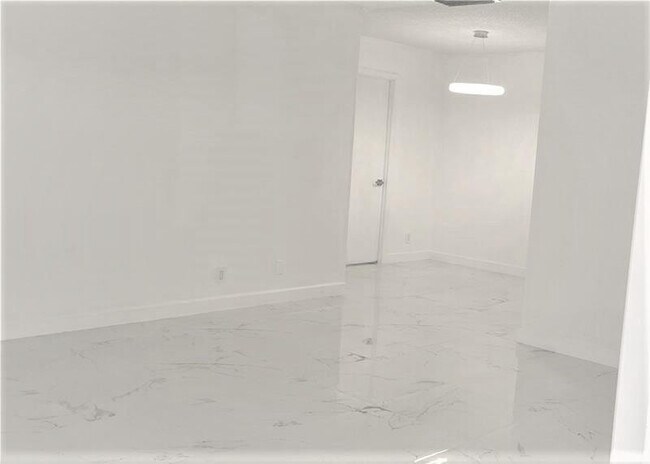 Building Photo - 348 S Federal Hwy