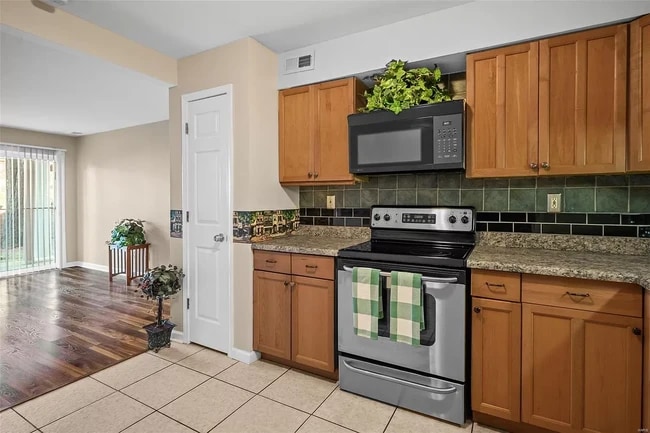 Building Photo - 700 Ridgeside Dr