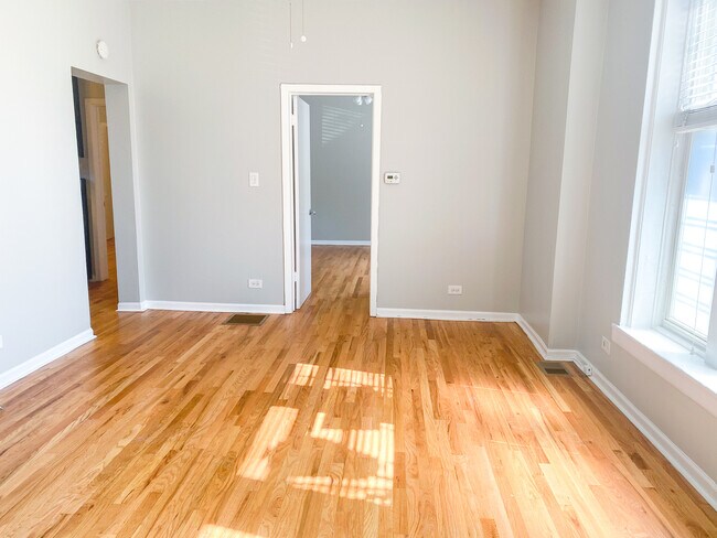 Building Photo - 1514 N Honore St