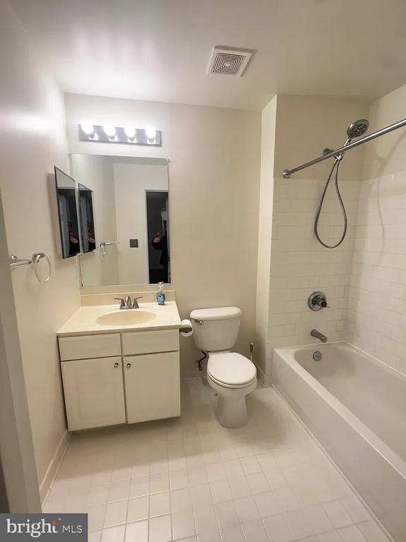 Building Photo - 309 Tall Pines Ct