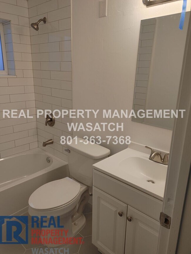 Building Photo - Take a Look at This 4 Bedroom 2 Bathroom H...