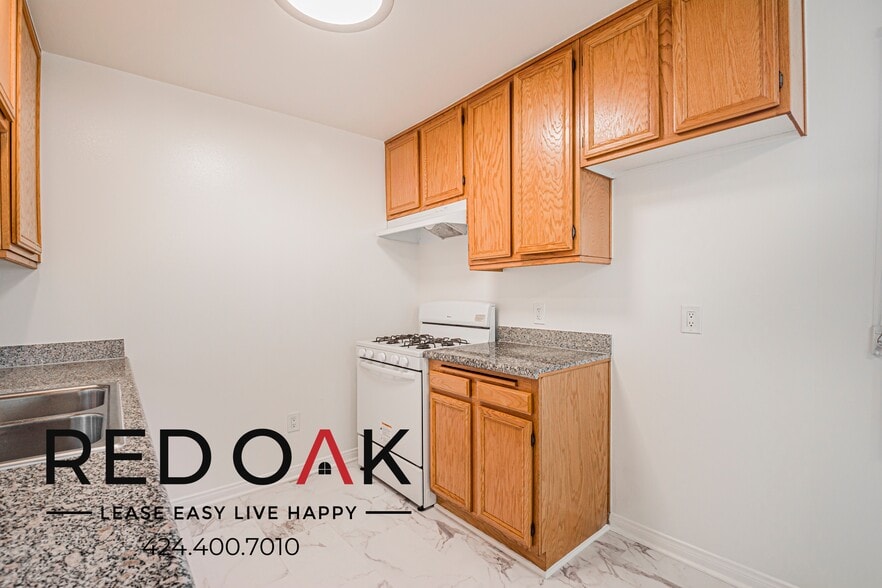 Building Photo - 326 S Westlake Ave