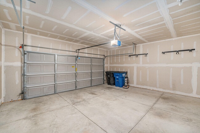 Building Photo - 33715 Birchlawn