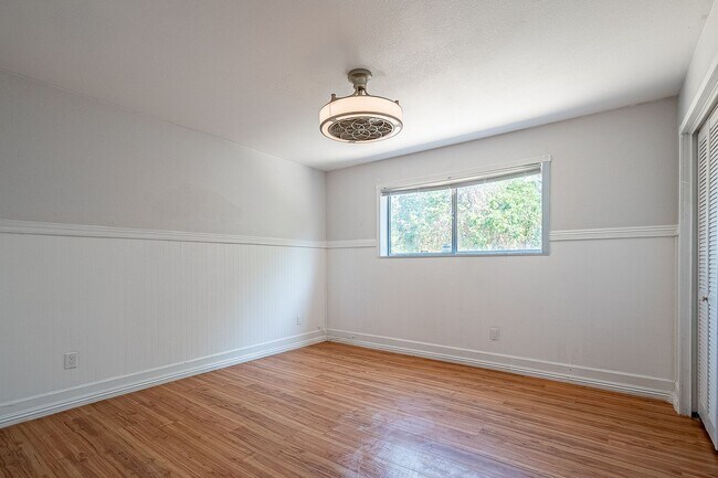 Building Photo - Acreage Property for Rent!!