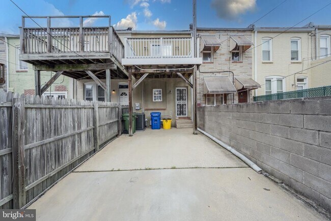 Building Photo - 226 S East Ave