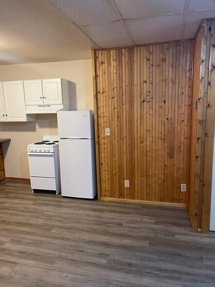 LIVING - 1022 Superior Ave