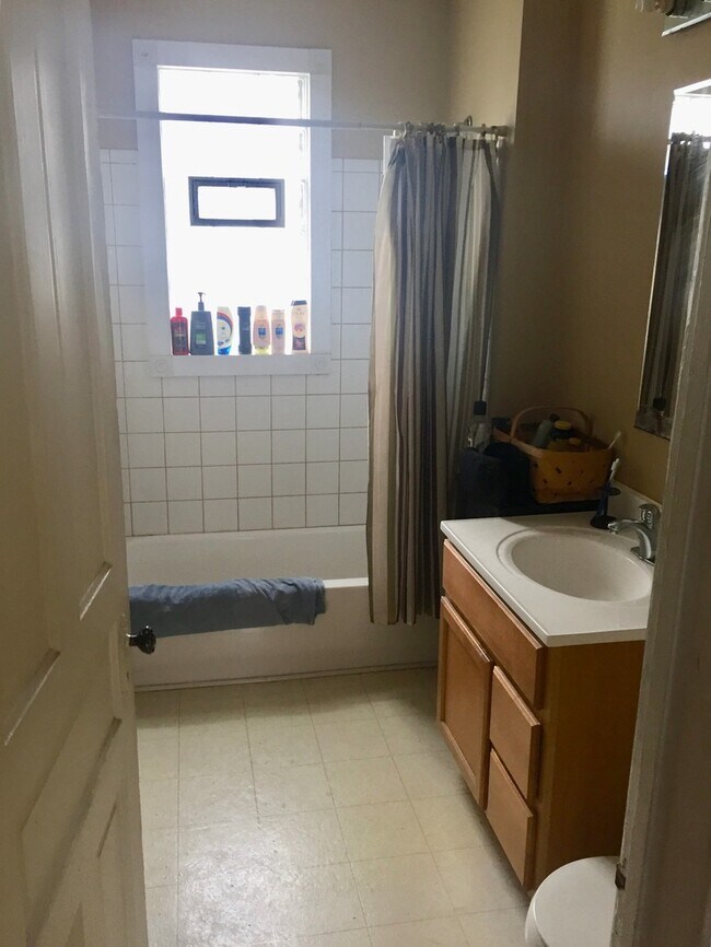 Building Photo - 2432 S Burrell St