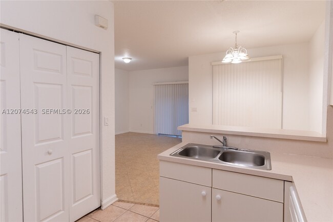 Building Photo - 1410 S Santa Catalina Cir