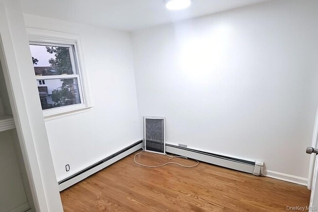 Building Photo - 308 40th St