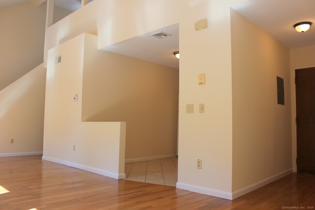 Building Photo - 939 State St
