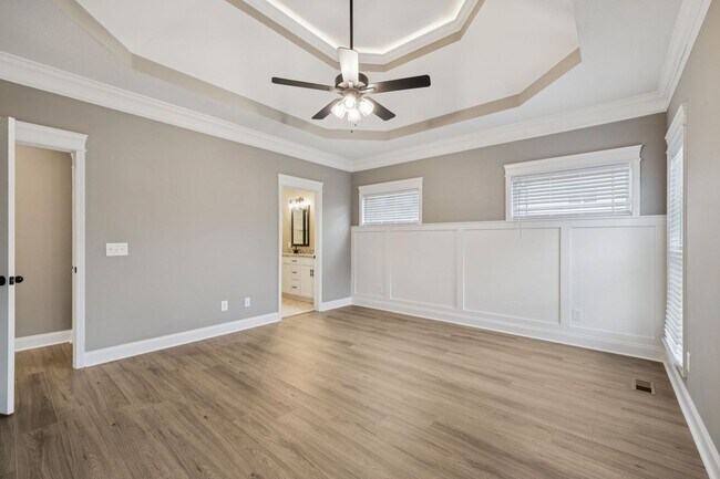 Building Photo - 3 Bedroom 2 1/2 Bathroom Home!!