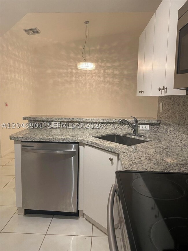 Building Photo - 11301 SW 17th Ct