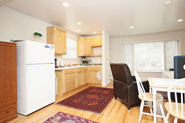 Building Photo - Furnished Studio Apartment With Utilities ...