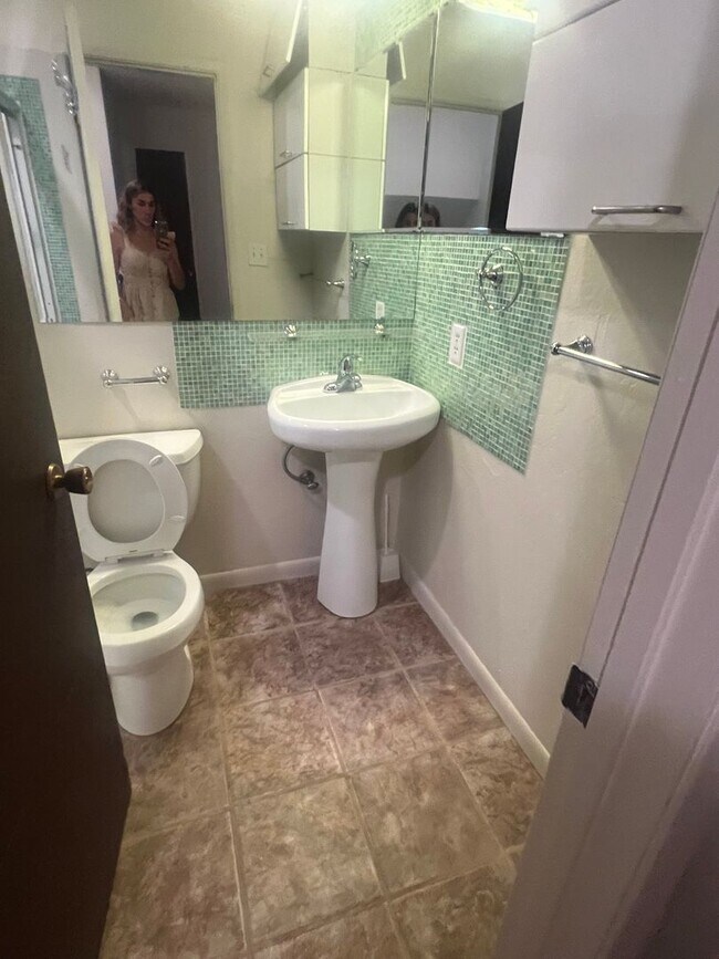 Building Photo - Epic REA: Cozy 2BR Near UC Davis w/ Garage...