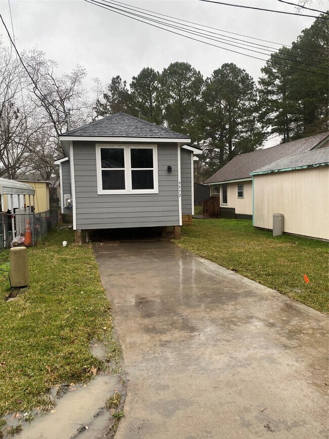 Primary Photo - 9572 Darkwood St