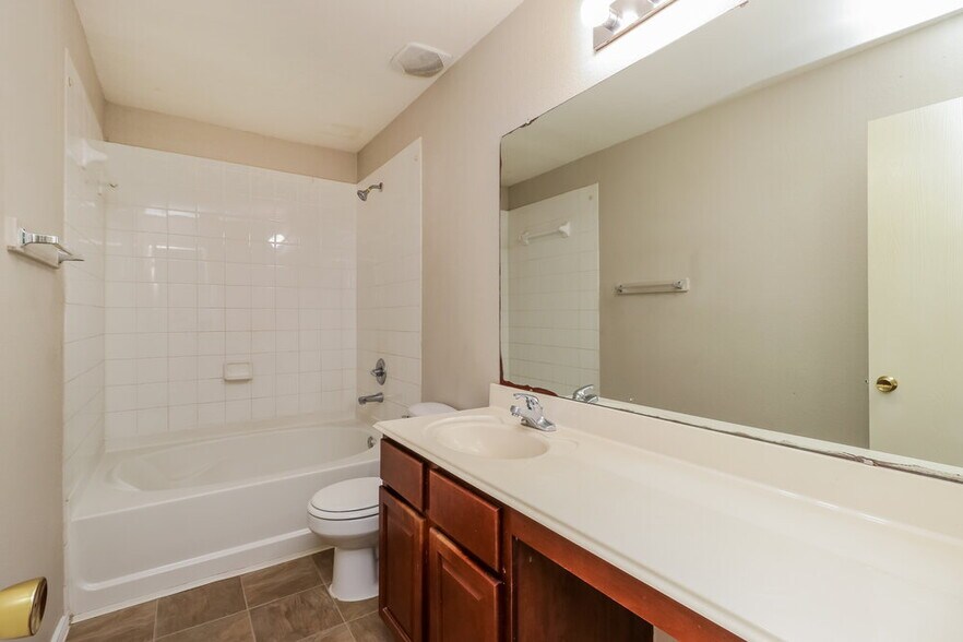 Building Photo - 13102 Gatton Park Dr