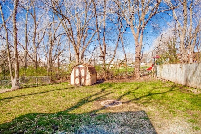 Building Photo - Freshly Updated 2-Bed Home in Independence!