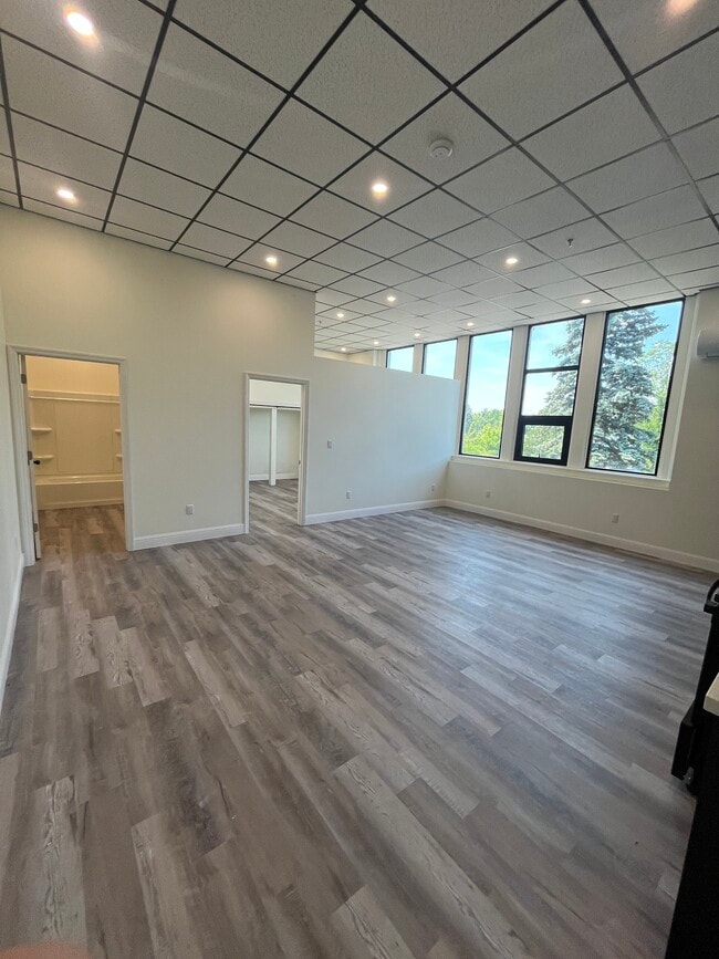 Building Photo - 64 Sand Creek Rd