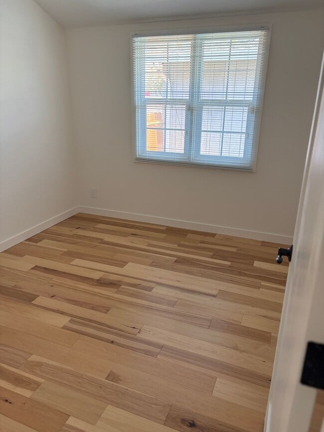 Building Photo - Aptos, Freshly Remodeled 3bd. 2ba. single ...